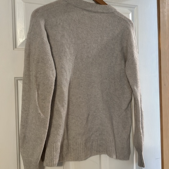 Cream colored Madewell v-neck sweater size xs - Picture 3 of 5